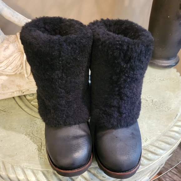 Ugg Maylin Boots in black. Size 5 #119 - Picture 5 of 14